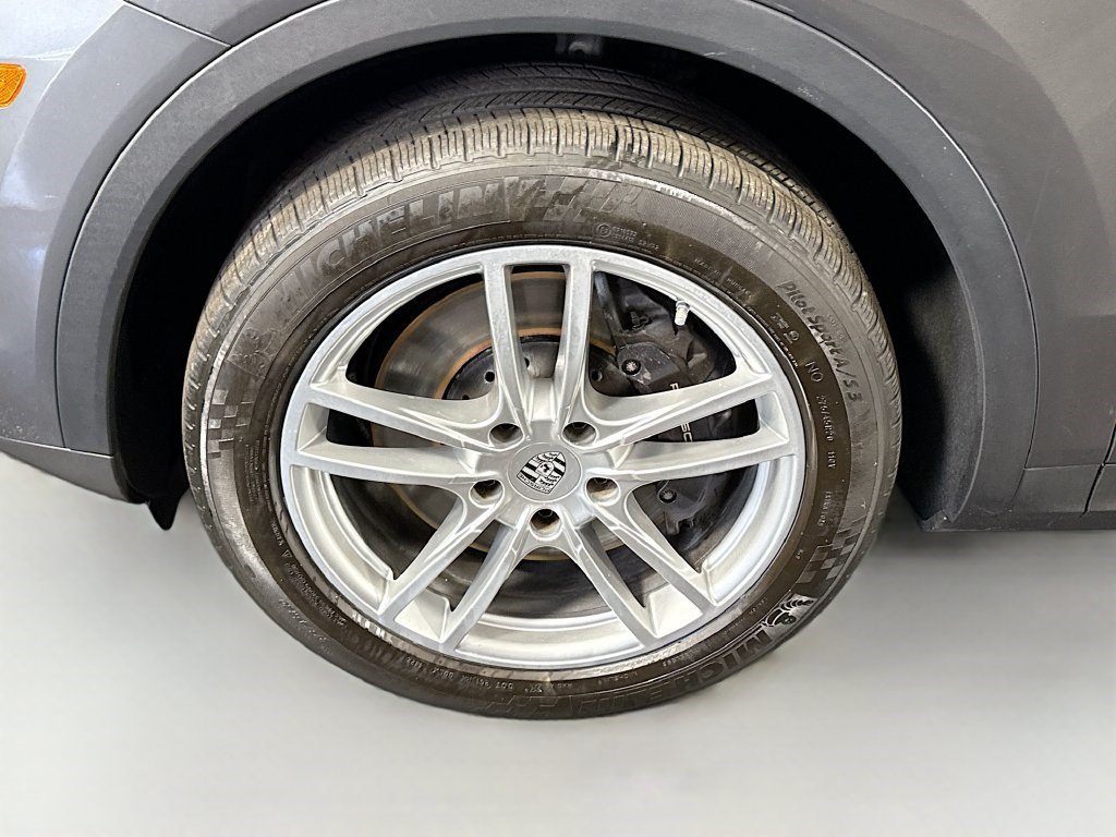 Used 2023 Porsche Cayenne AWD/4WD image 36