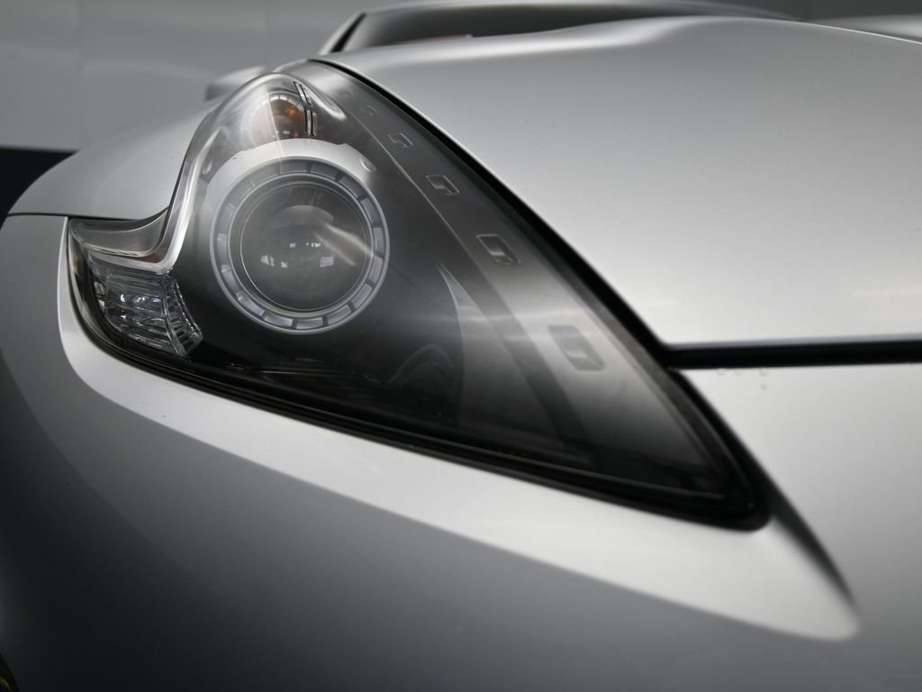 Used 2020 Nissan 370Z w/ Sport Package image 40