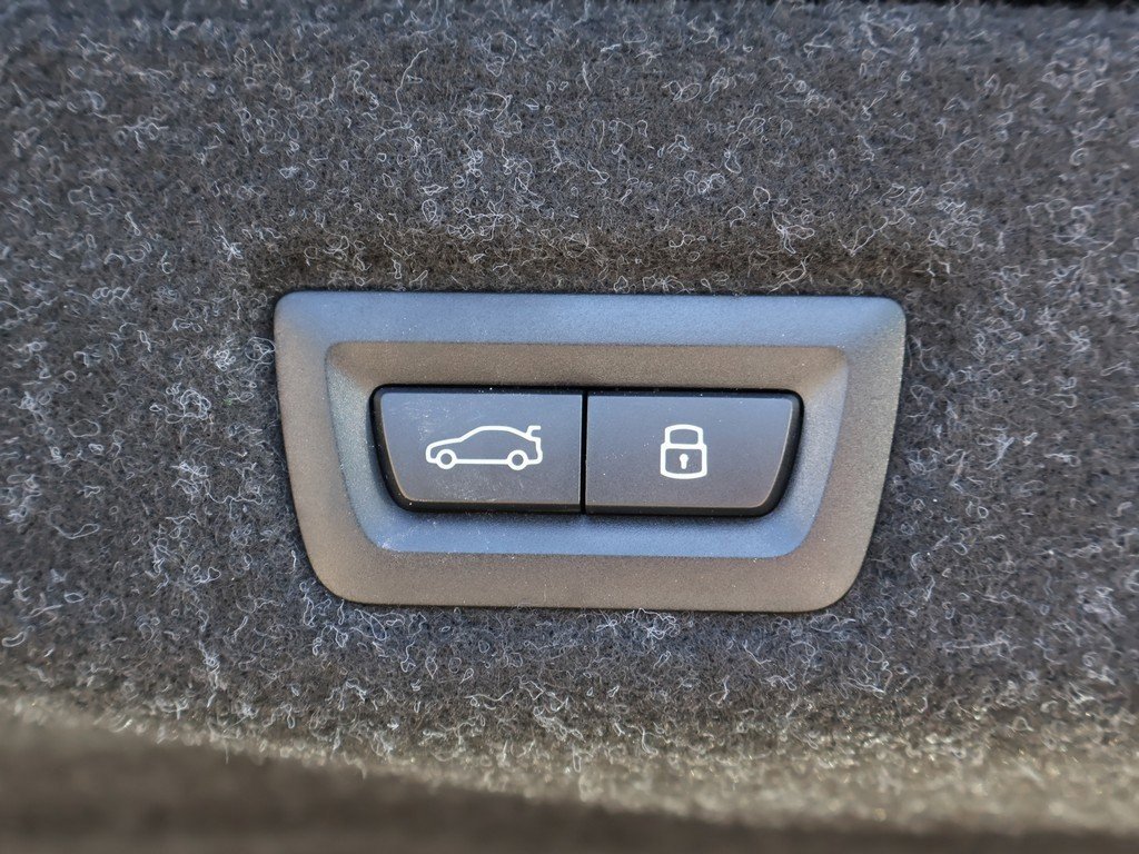 Used 2025 BMW i5 xDrive40 w/ Premium Package image 22