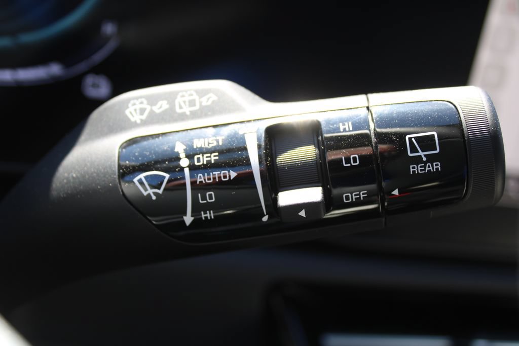 New 2026 Kia Niro FWD image 32