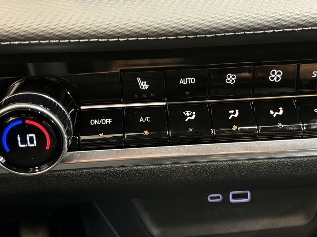 New 2026 Chevrolet Equinox LT w/ Convenience Package II image 16