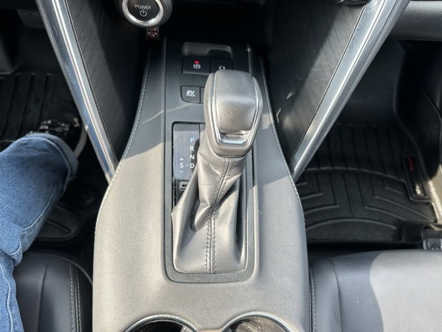 Used 2023 Toyota Venza Nightshade image 11