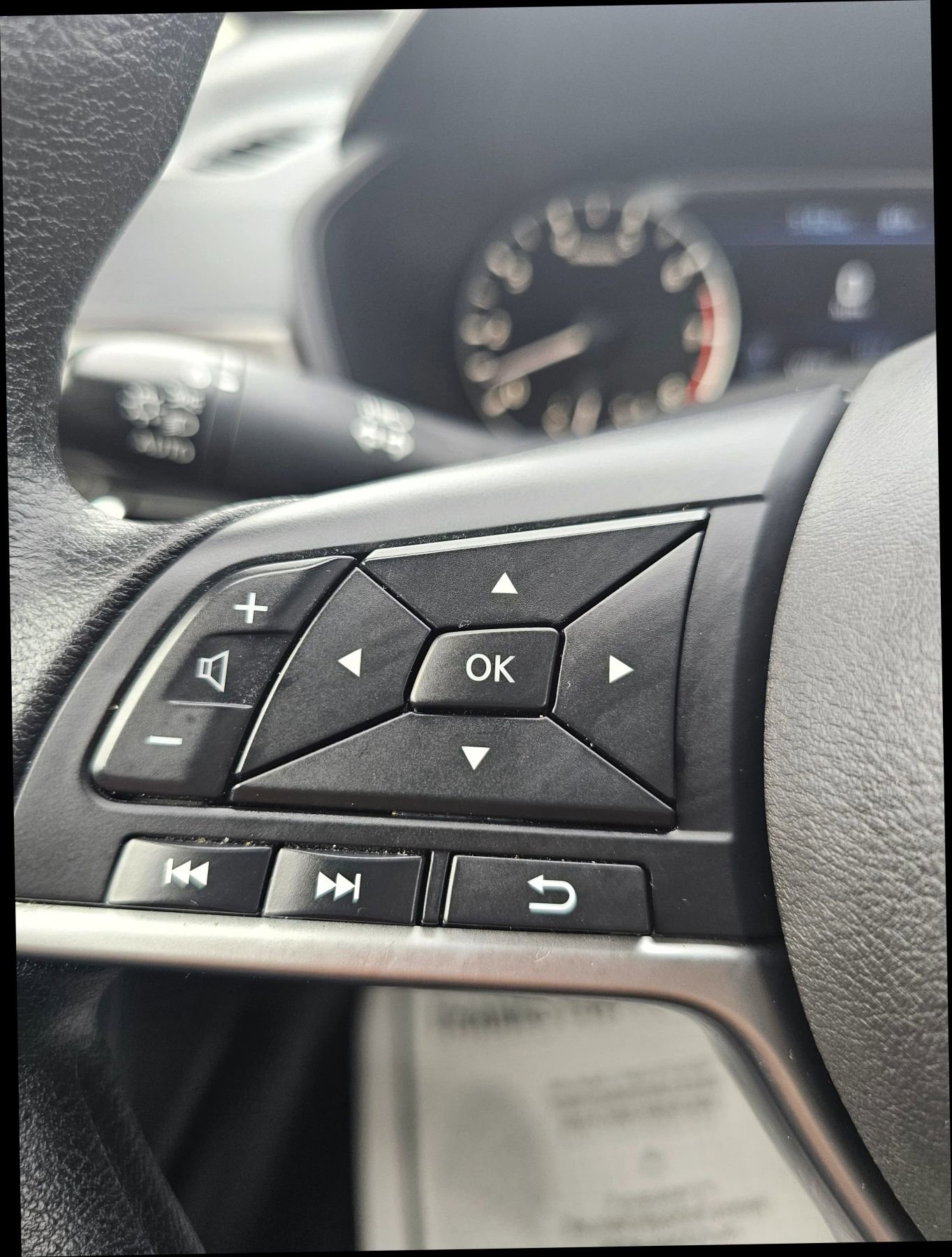 Used 2024 Nissan Altima 2.5 SV image 18