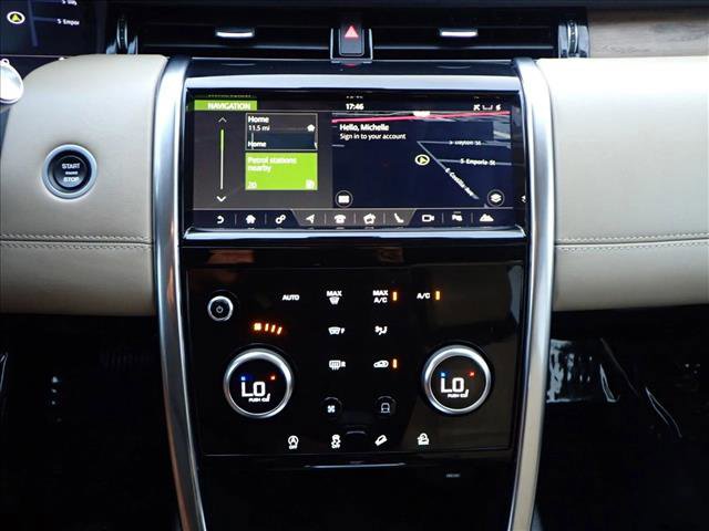 Used 2020 Land Rover Discovery Sport SE image 18