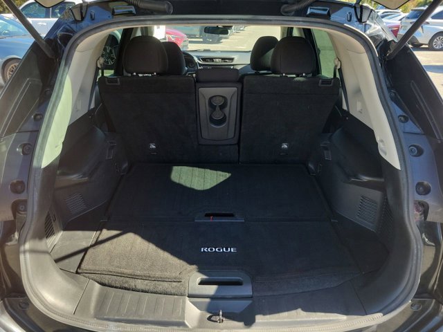 Used 2020 Nissan Rogue S image 19