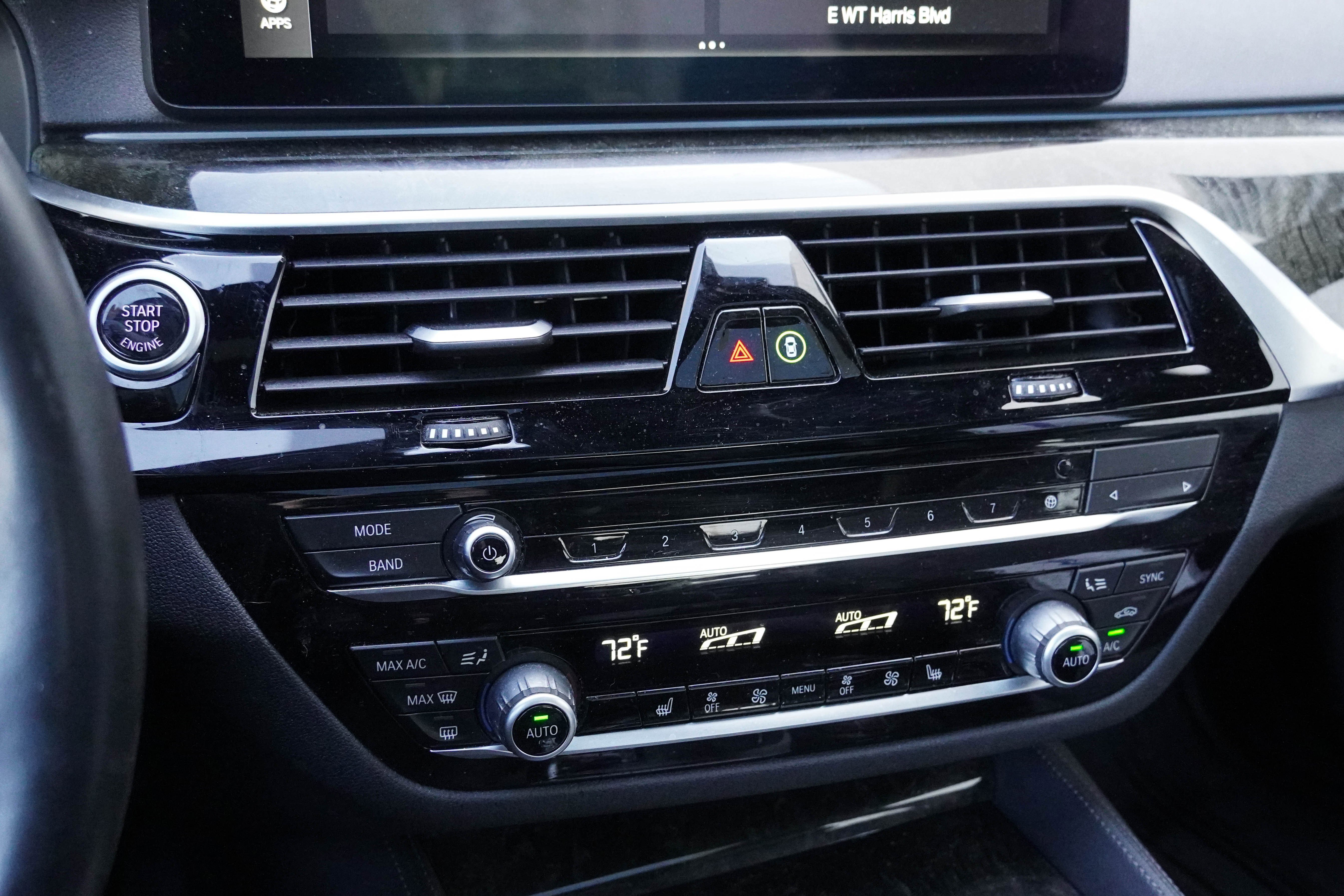 Certified 2023 BMW 530e xDrive w/ Premium Package image 29