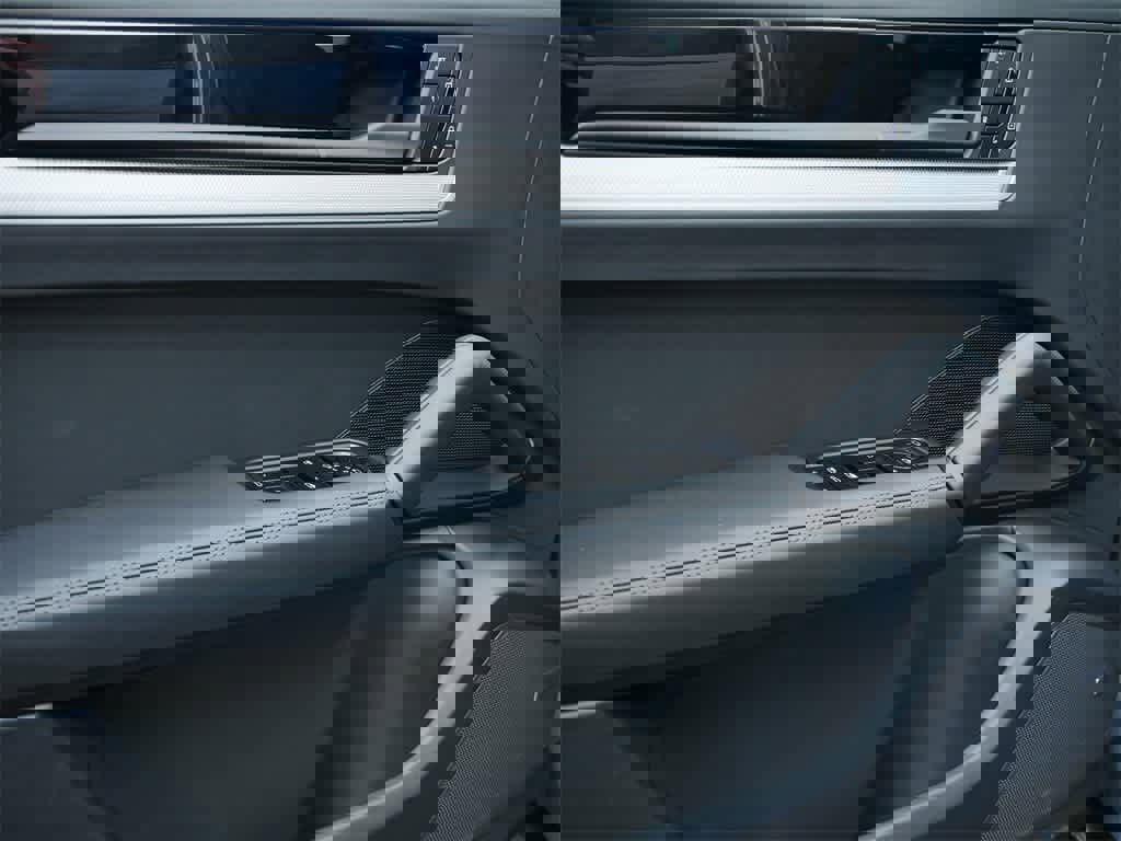 New 2025 Porsche Cayenne image 11