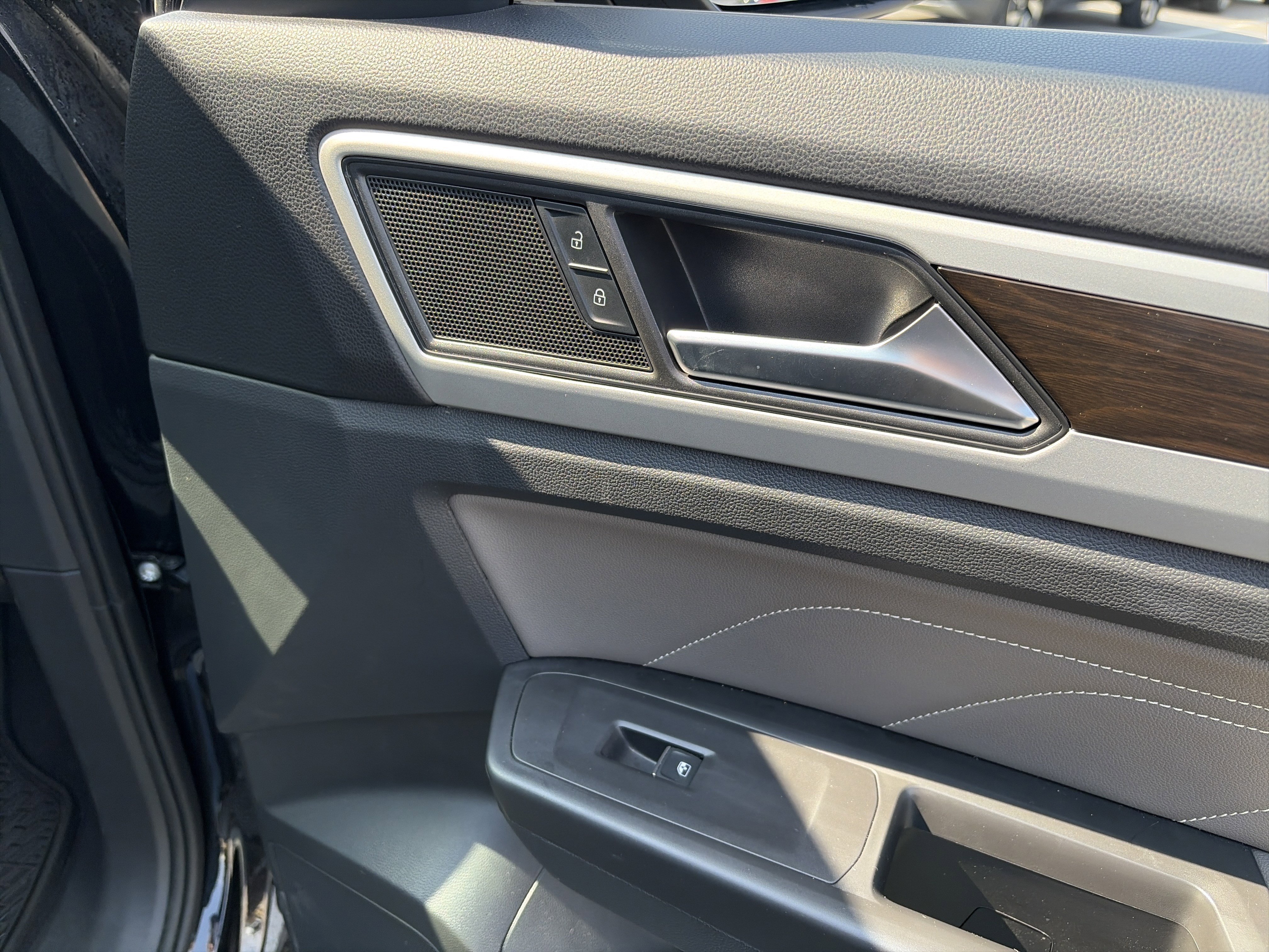 Used 2023 Volkswagen Atlas SE image 35