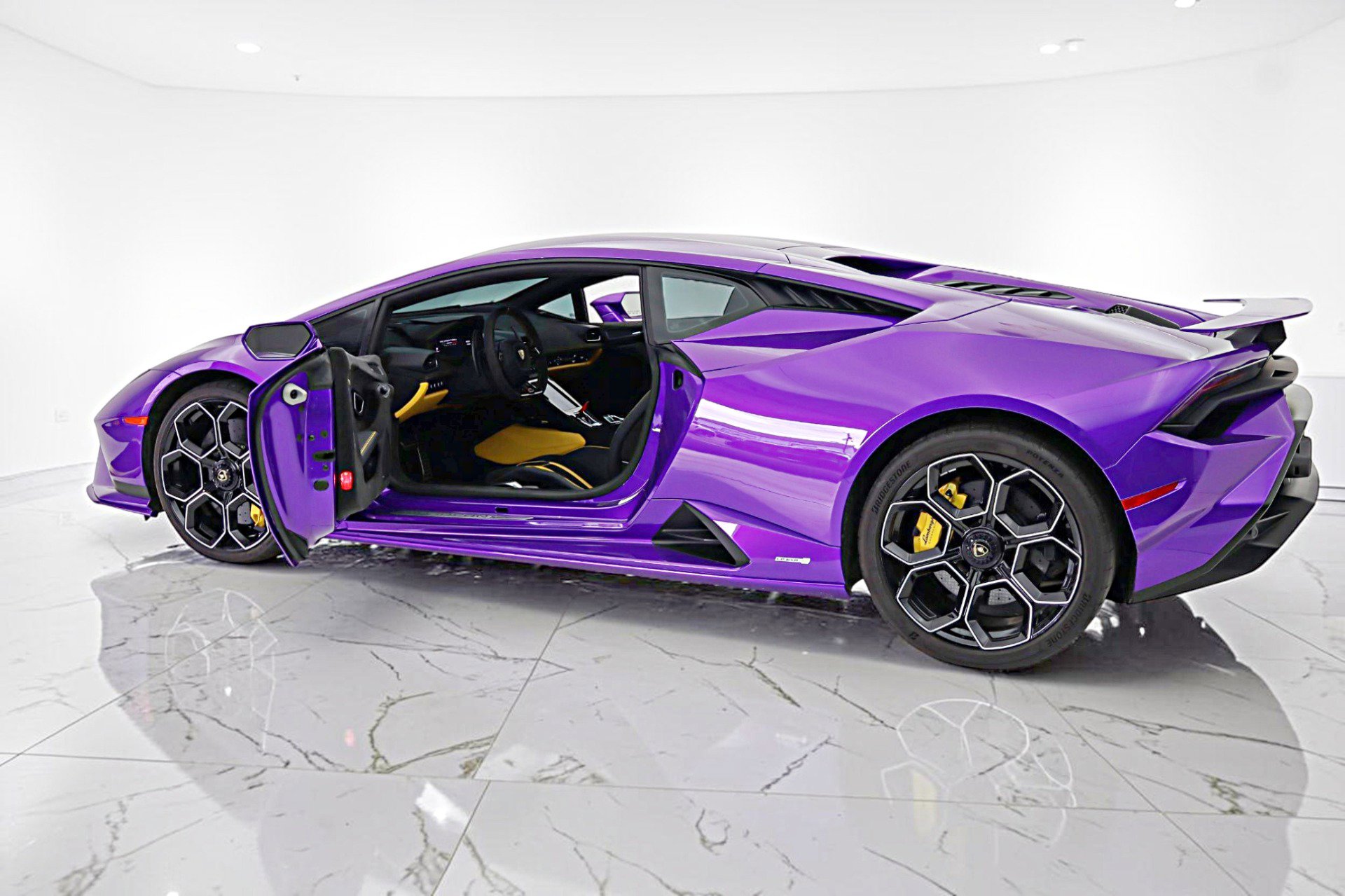 Used 2024 Lamborghini Huracan Tecnica RWD image 5