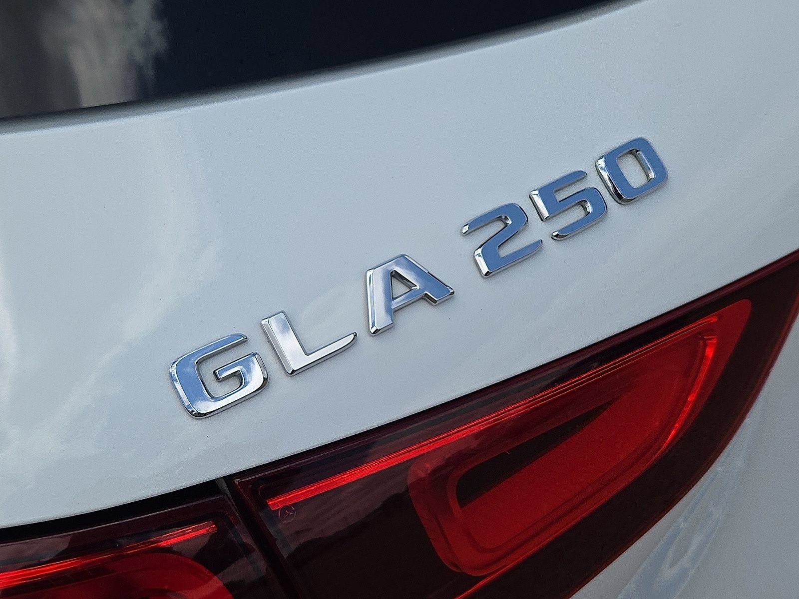 Used 2023 Mercedes-Benz GLA 250 w/ Premium Package image 11
