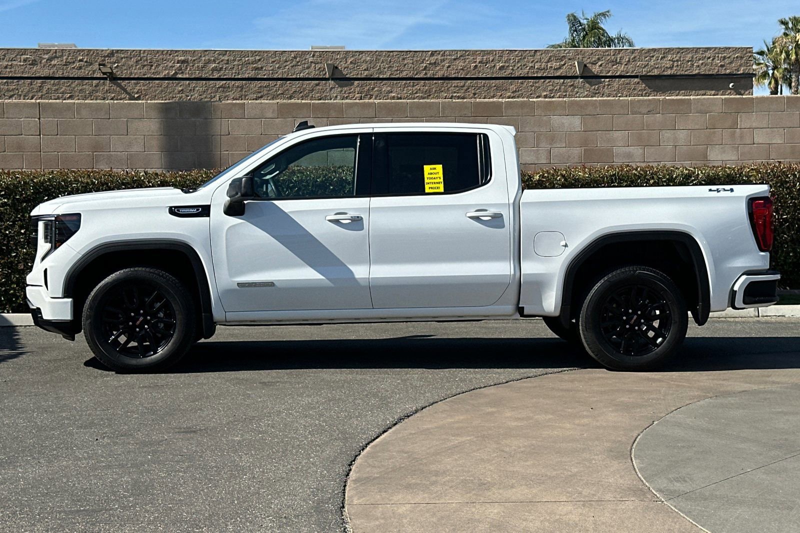 Certified 2025 GMC Sierra 1500 Elevation AWD/4WD image 7
