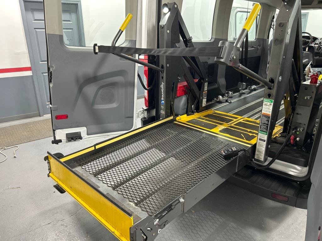Used 2018 Ford Transit 150 XL RWD image 11