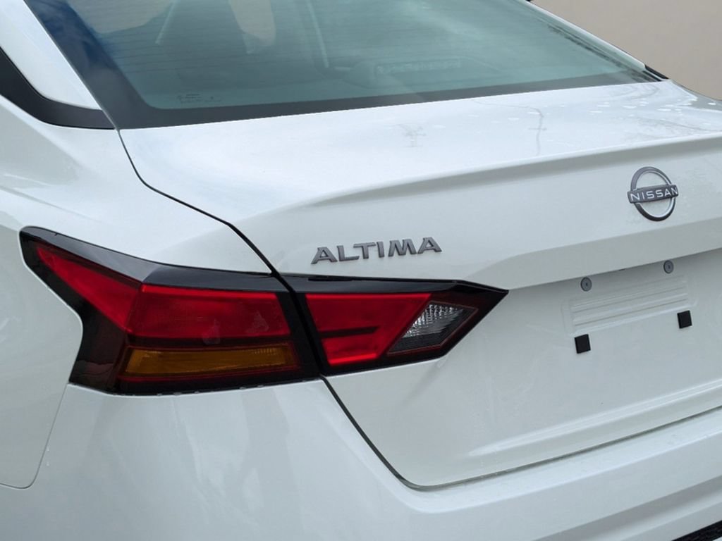 Used 2025 Nissan Altima 2.5 S FWD image 8