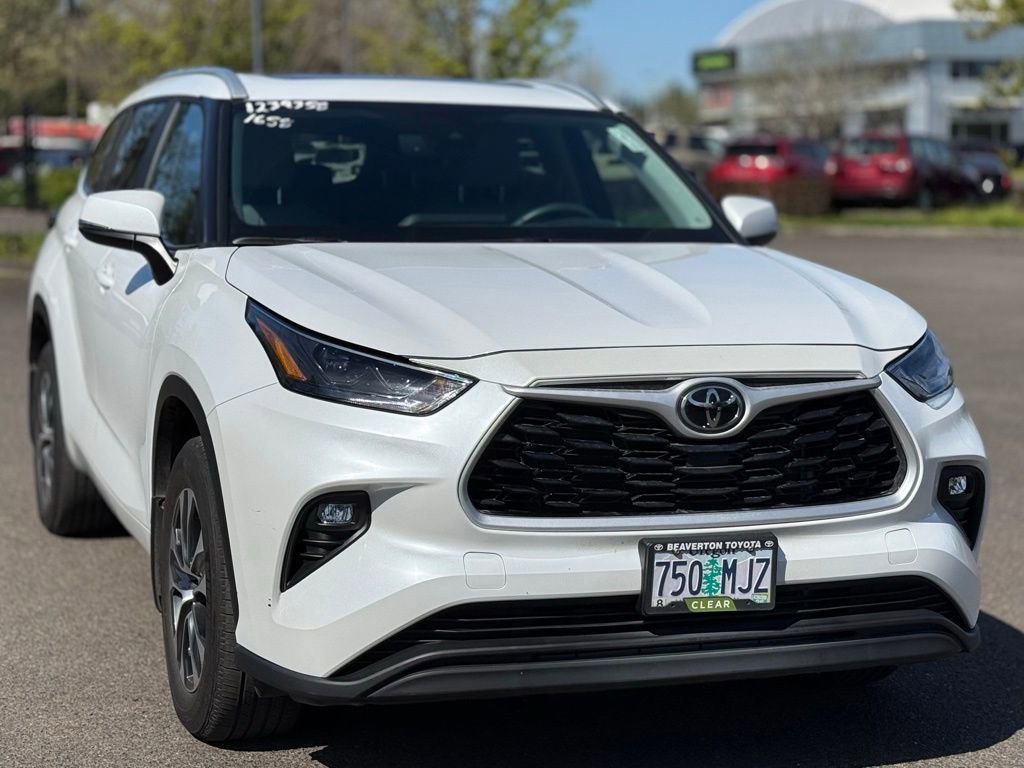 Used 2023 Toyota Highlander XLE image 7