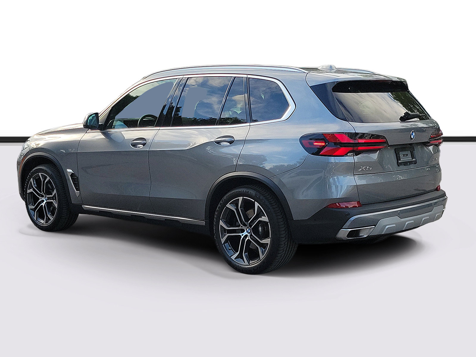 Certified 2024 BMW X5 sDrive40i w/ Parking Assistance Package RWD image 3