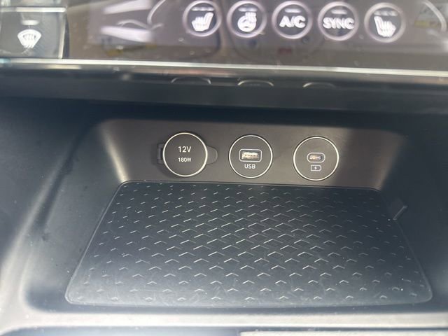 Used 2025 Genesis G70 2.5T image 24