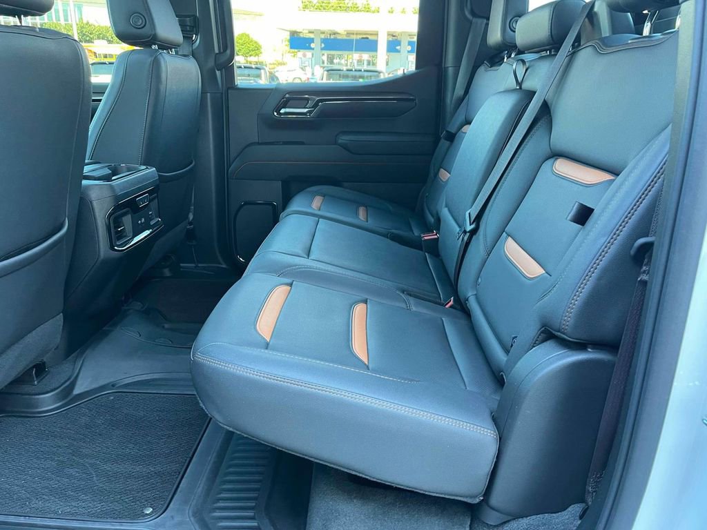 Used 2023 GMC Sierra 1500 AT4 w/ AT4 Premium Package AWD/4WD image 17