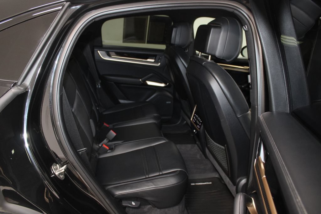 Used 2024 Porsche Cayenne Coupe AWD/4WD image 30