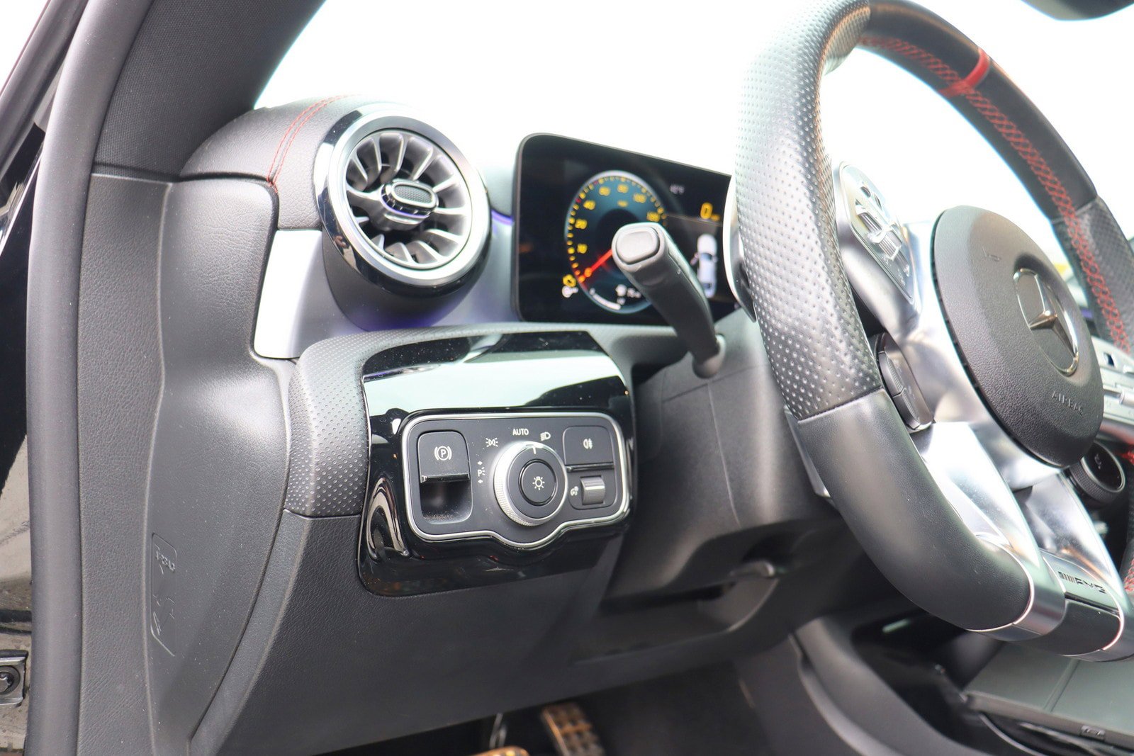 Used 2022 Mercedes-Benz CLA 35 AMG 4MATIC w/ AMG Performance Seat Package image 26
