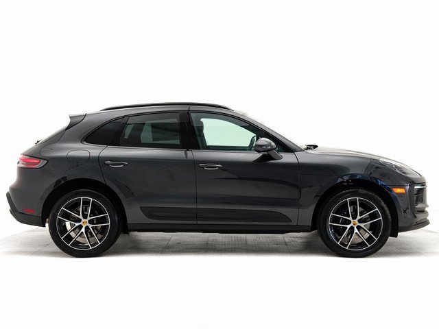 Used 2025 Porsche Macan image 32