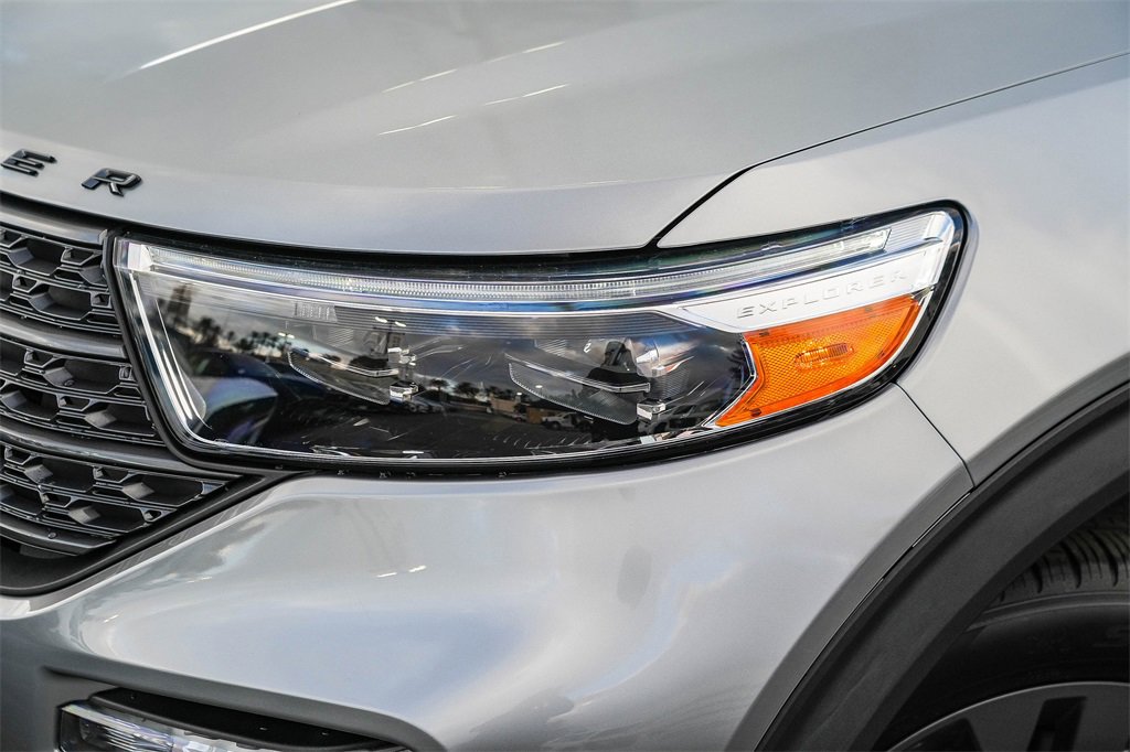 Used 2023 Ford Explorer XLT w/ Equipment Group 202A image 2