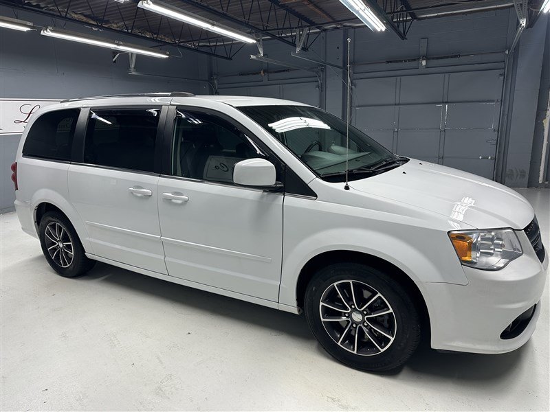 Used 2017 Dodge Grand Caravan SXT FWD image 13