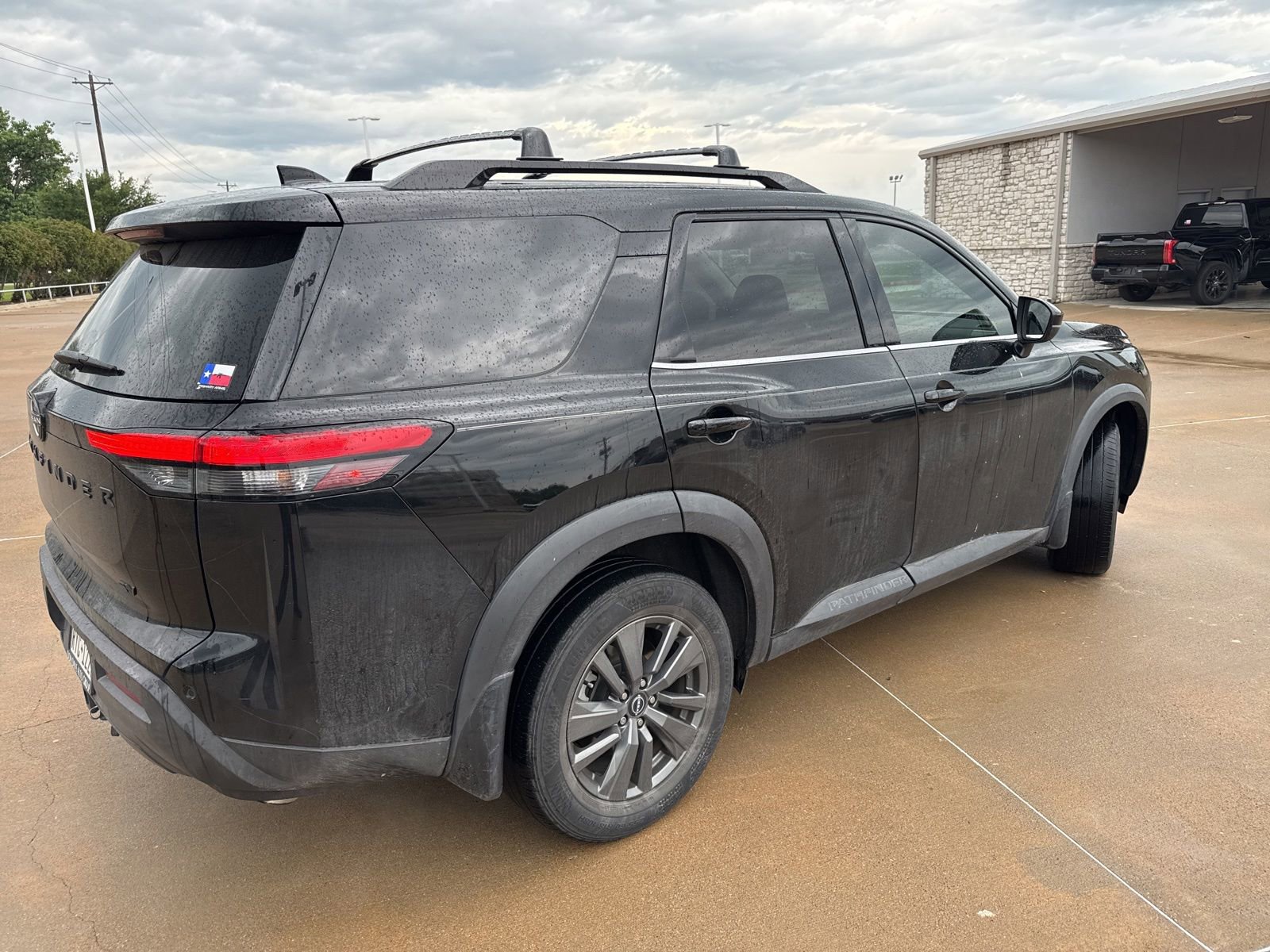Used 2022 Nissan Pathfinder SV w/ SV Black Package FWD image 5