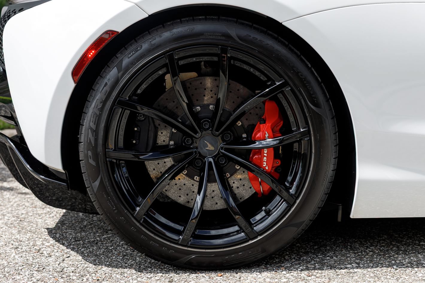 Used 2025 McLaren Artura Spider RWD image 18