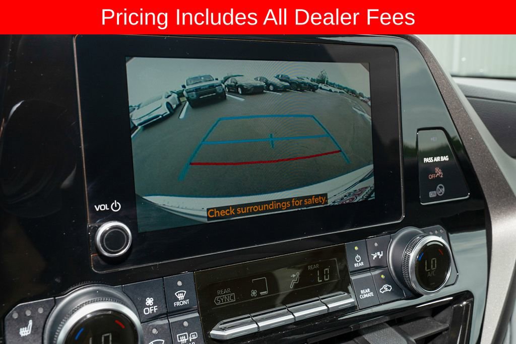 Used 2024 Toyota Highlander XLE AWD/4WD image 16