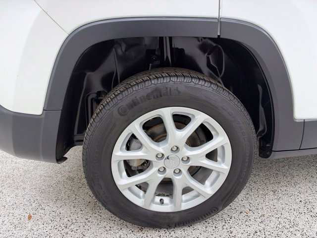 Used 2016 Jeep Cherokee Latitude w/ Safety/Convenience Group FWD image 12