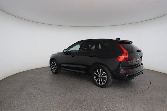 Used 2023 Volvo XC60 B5 Plus image 11
