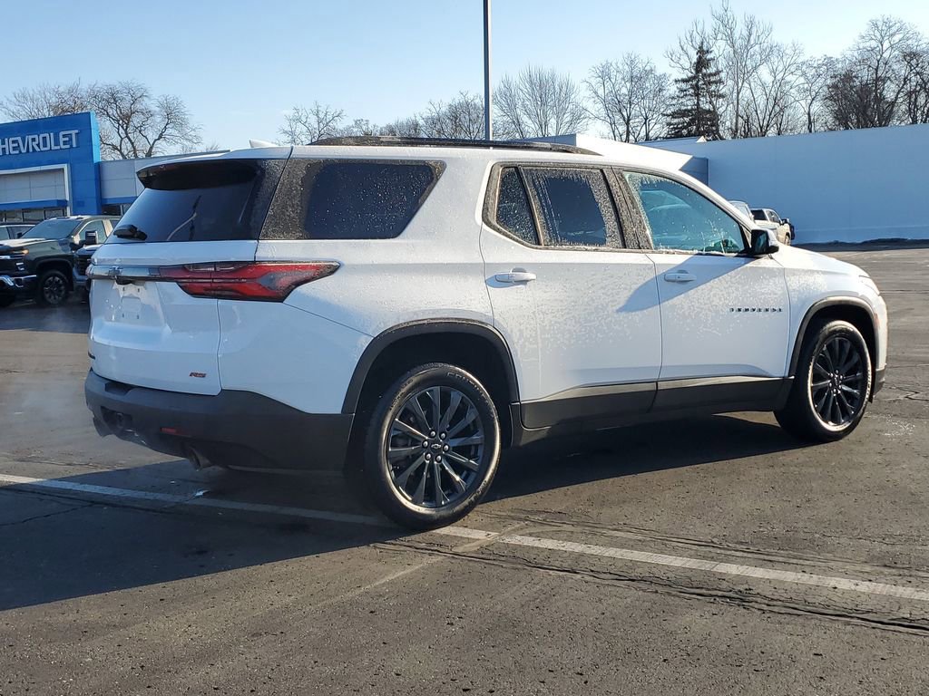 Used 2023 Chevrolet Traverse RS image 3