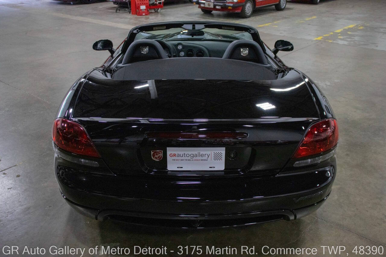 Used 2004 Dodge Viper SRT-10 RWD image 6