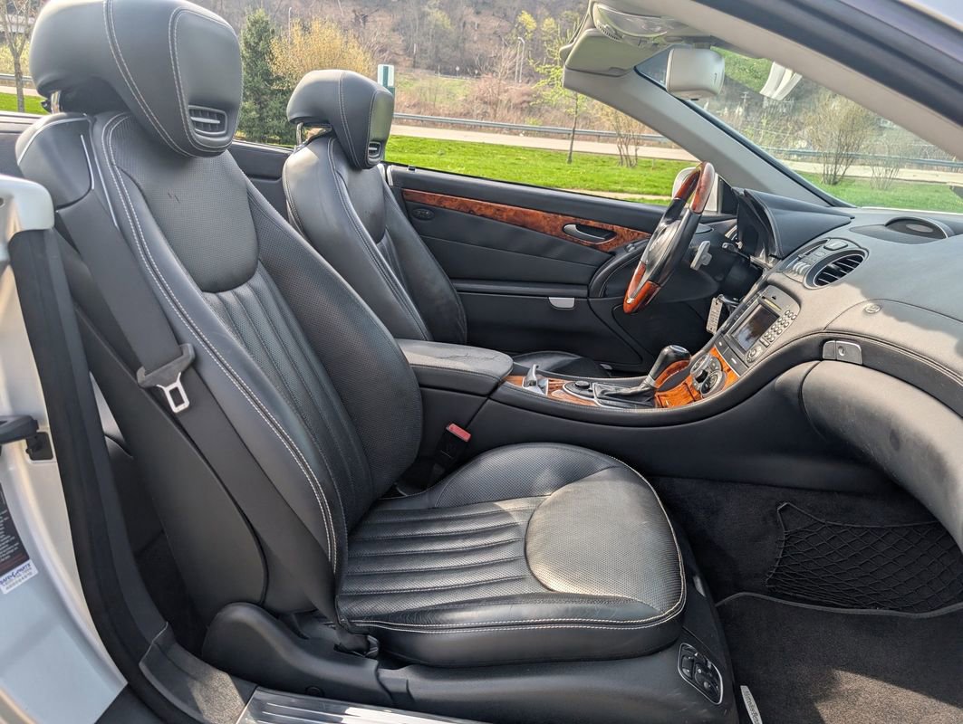 Used 2011 Mercedes-Benz SL 550 w/ Premium I Pkg image 39