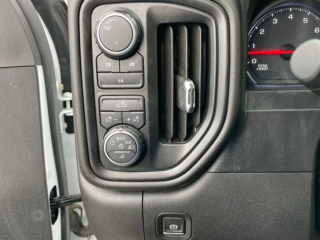 Used 2020 Chevrolet Silverado 2500 Custom w/ Custom Value Package AWD/4WD image 31