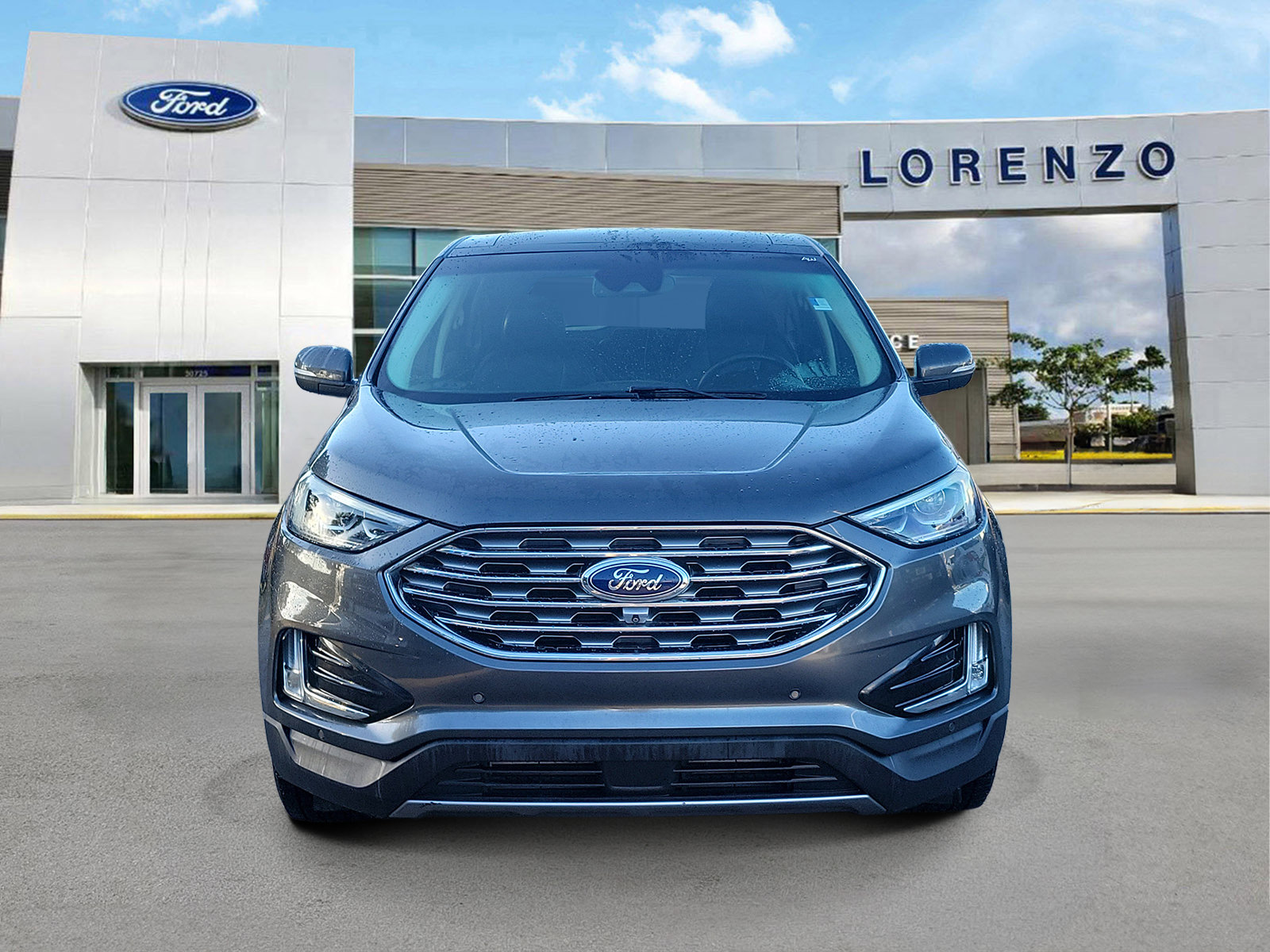 Used 2019 Ford Edge Titanium w/ Equipment Group 301A FWD image 2
