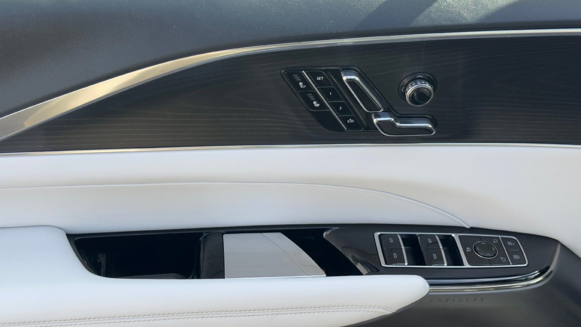 Certified 2024 Cadillac Lyriq Luxury AWD/4WD image 11