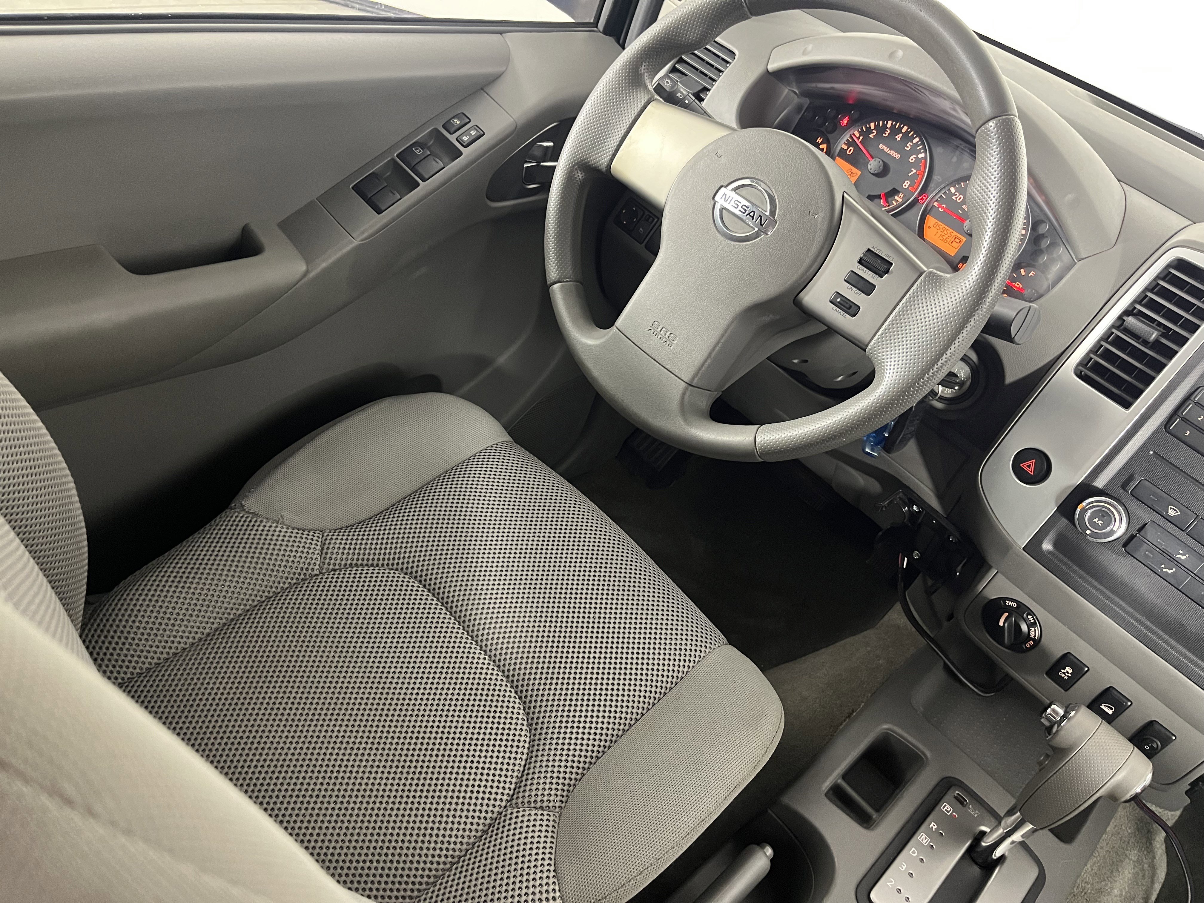 Used 2012 Nissan Frontier SV image 9