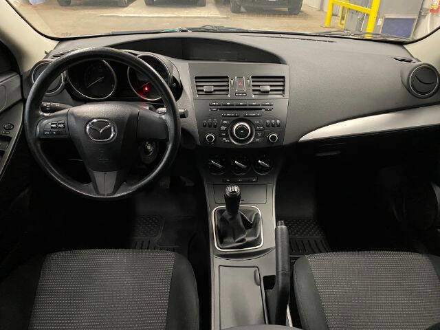 Used 2013 MAZDA MAZDA3 i SV image 16