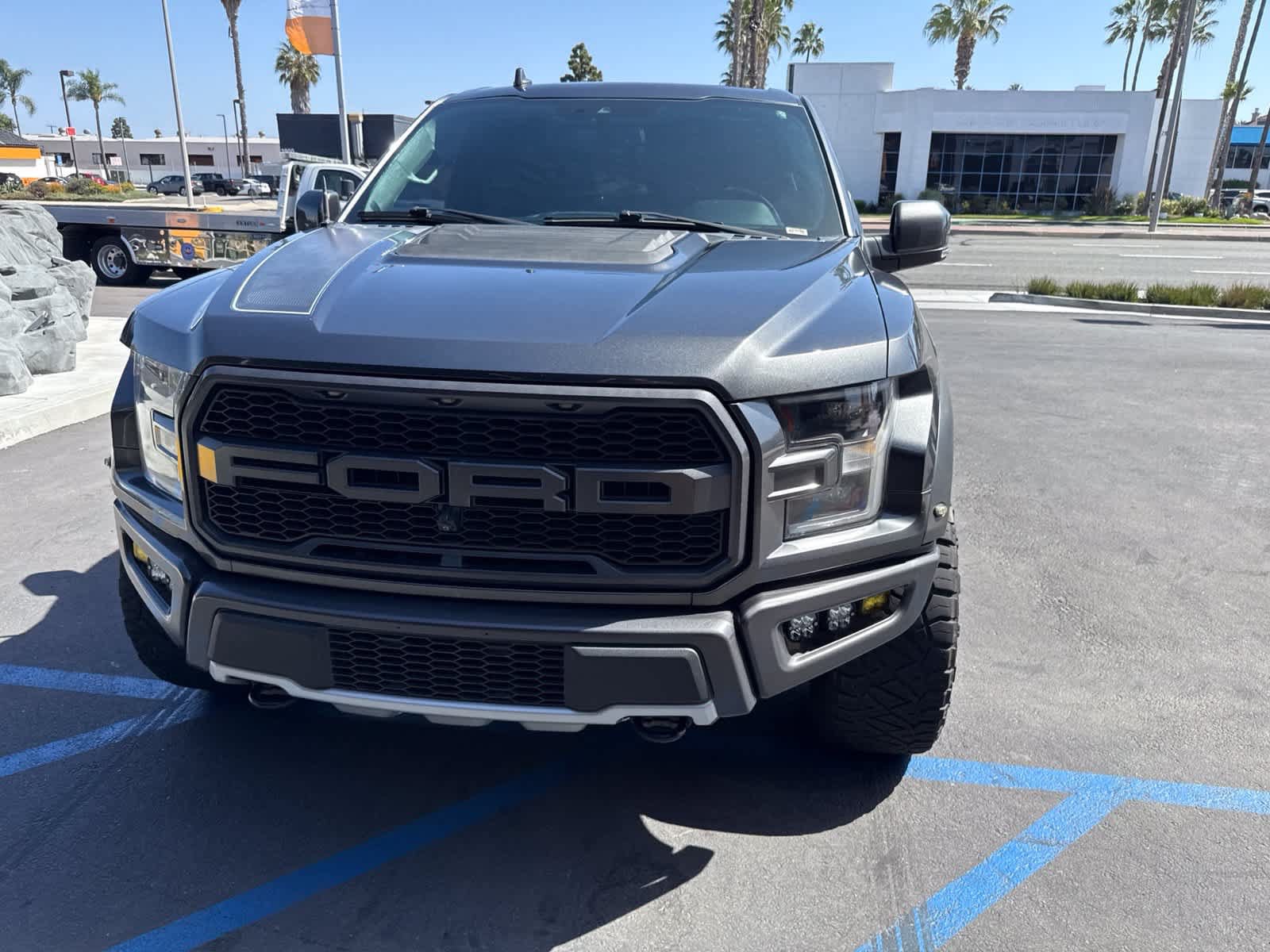 Used 2020 Ford F150 Raptor w/ Equipment Group 802A Luxury AWD/4WD image 3