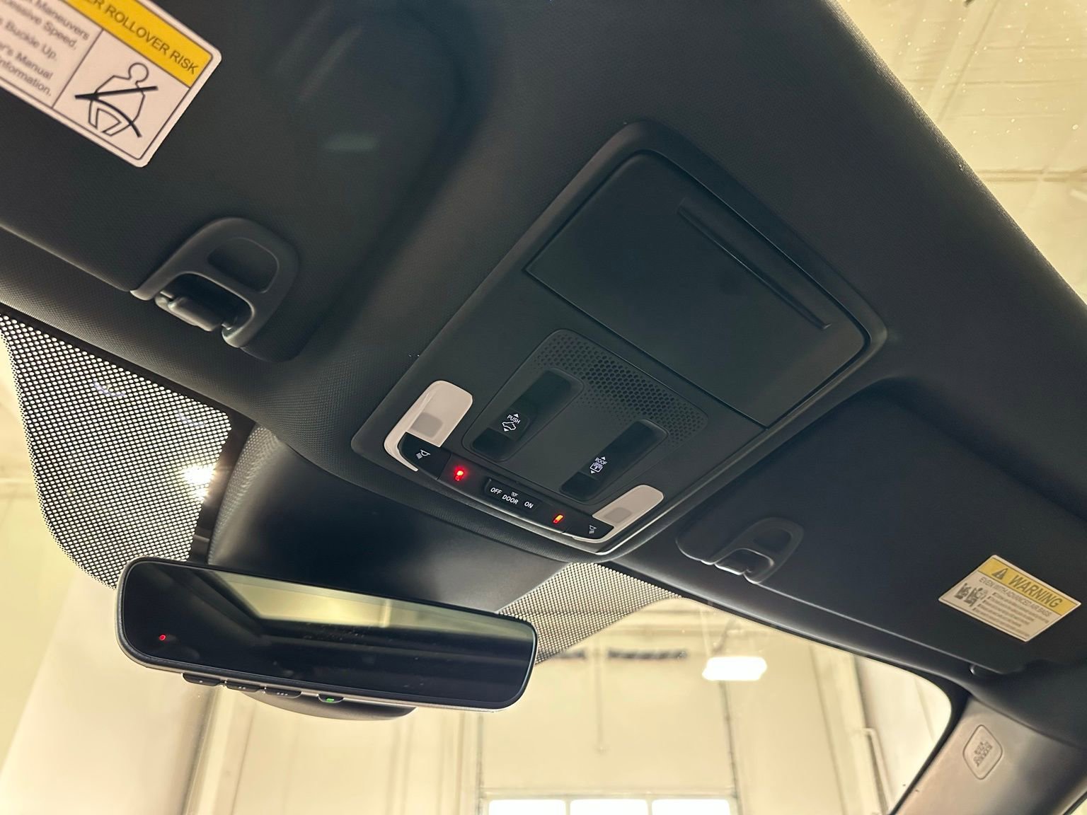 Used 2025 Honda Pilot Black Edition image 38