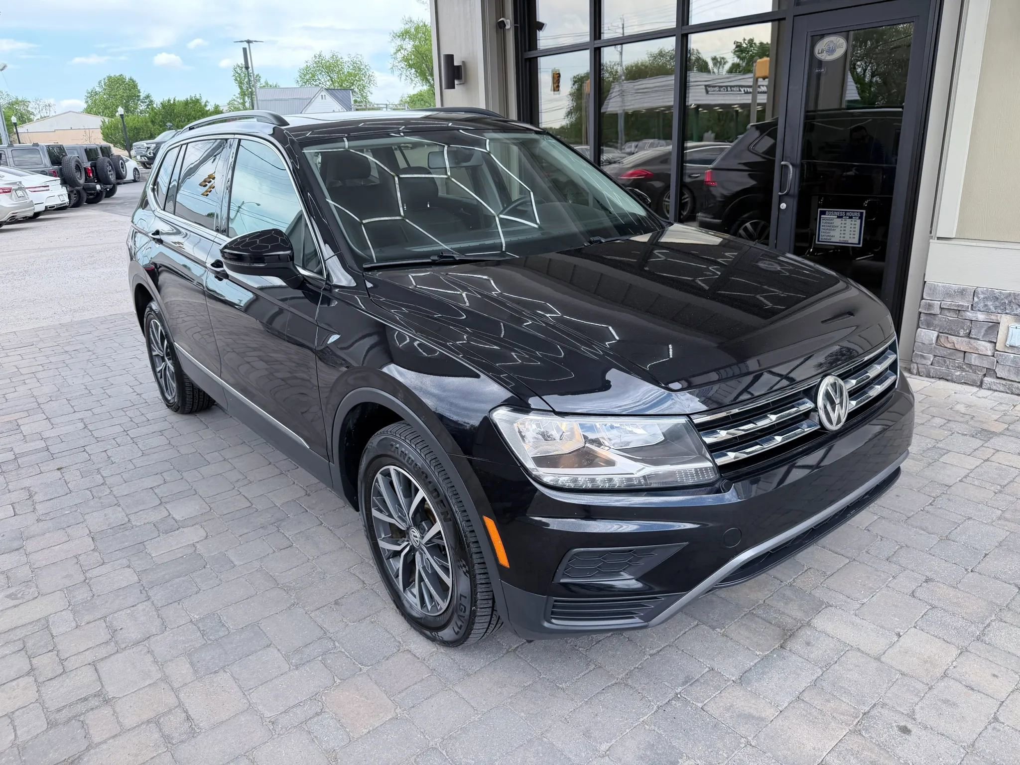 Used 2020 Volkswagen Tiguan SE w/ Panoramic Sunroof Package FWD image 70