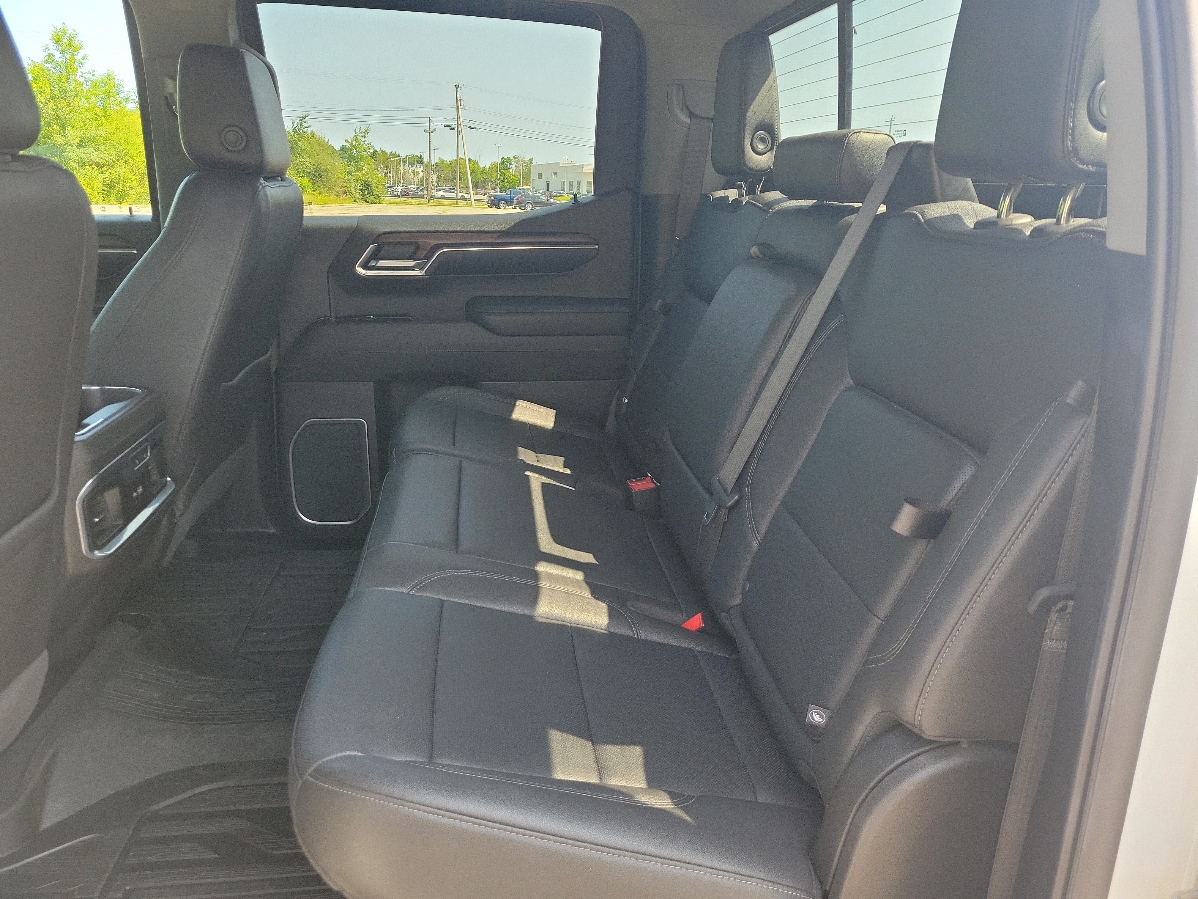 Used 2022 GMC Sierra 1500 SLT w/ SLT Premium Plus Package AWD/4WD image 16