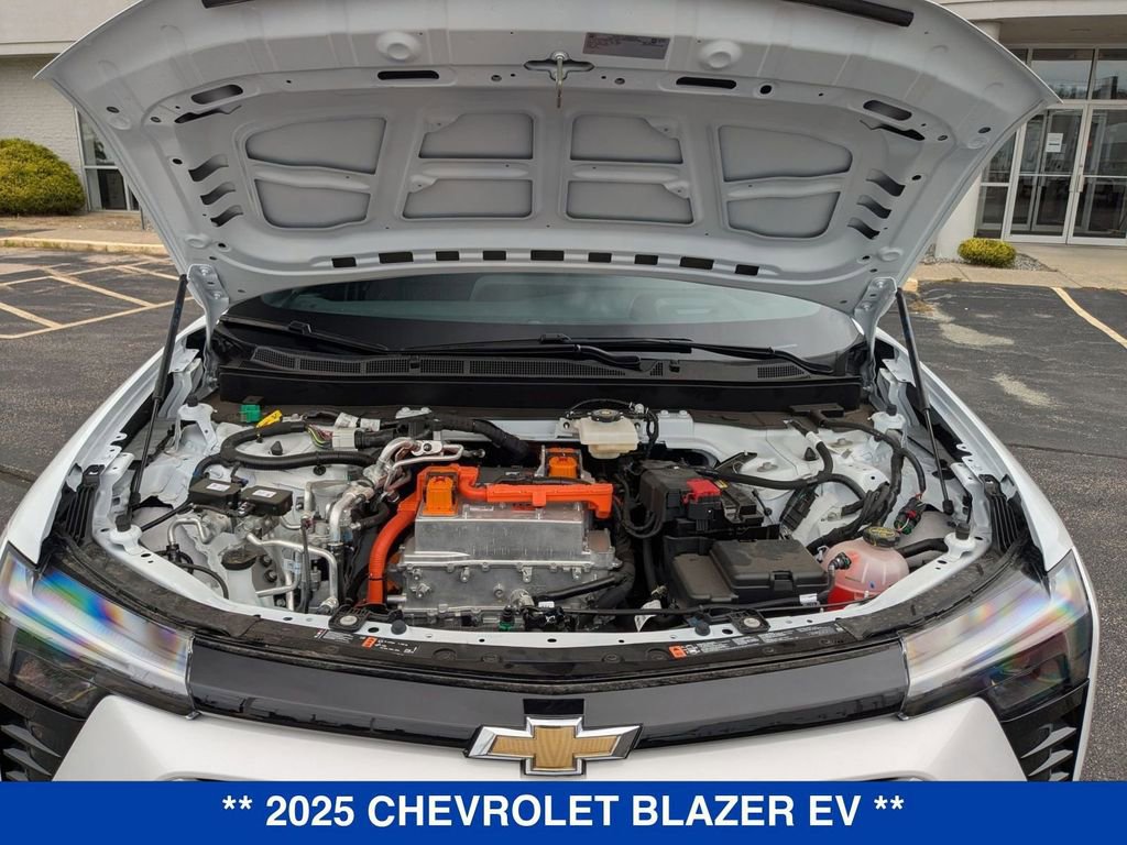 New 2025 Chevrolet Blazer EV LT image 32