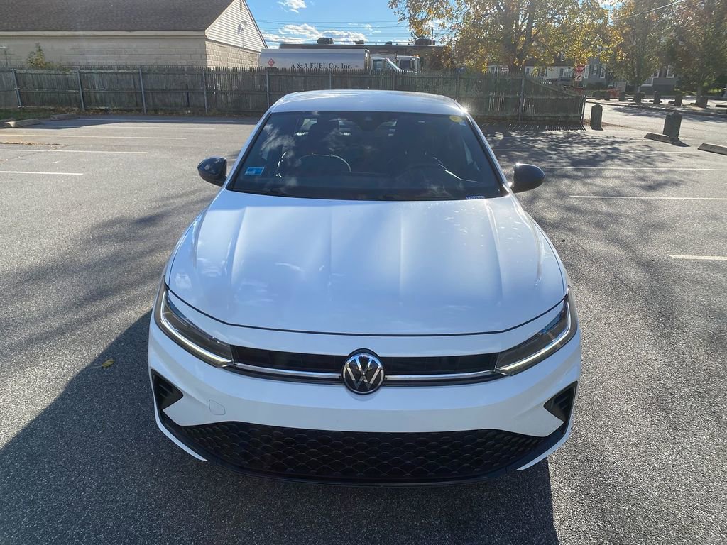 Used 2025 Volkswagen Jetta Sport image 3
