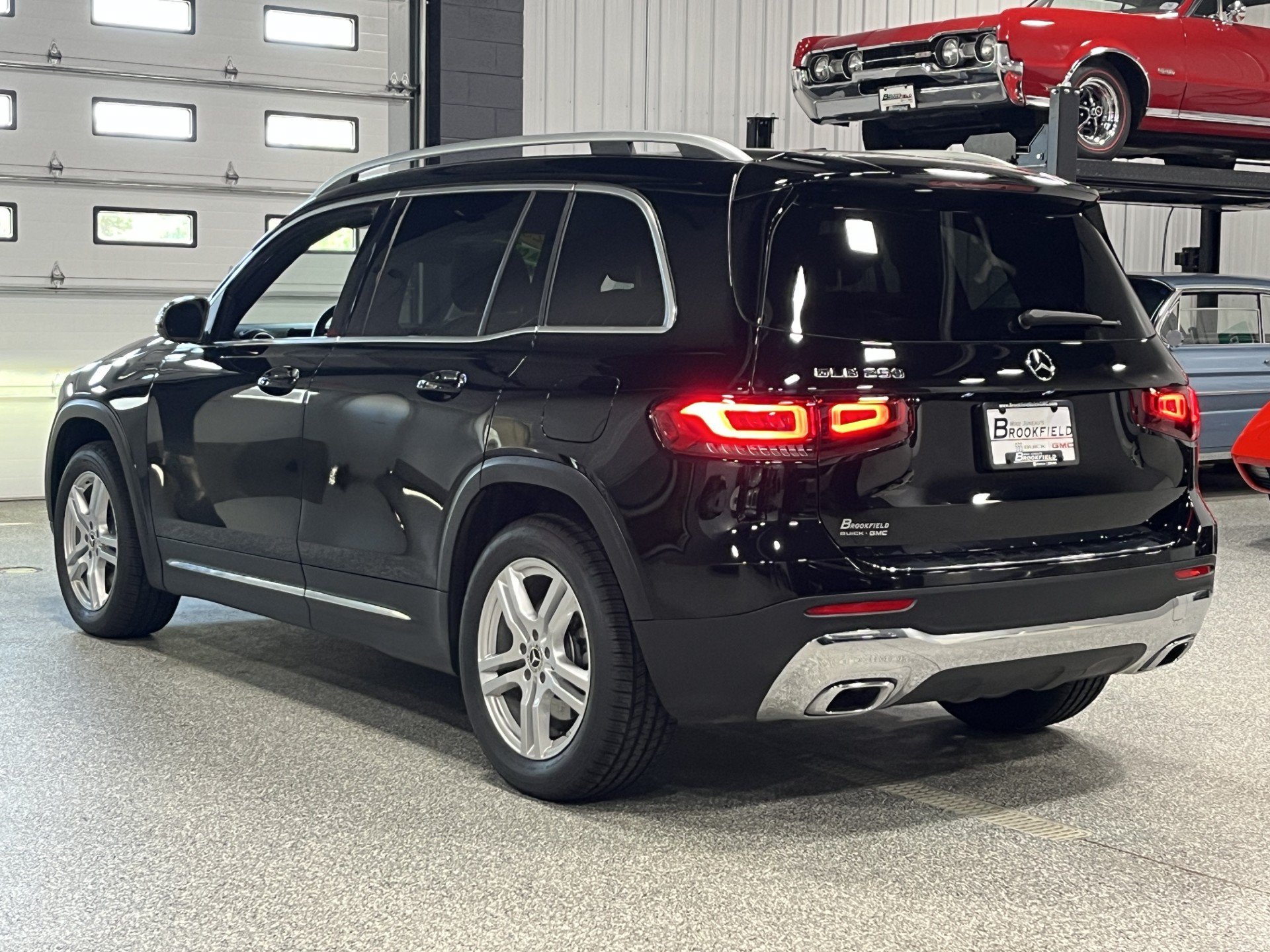 Used 2023 Mercedes-Benz GLB 250 image 3
