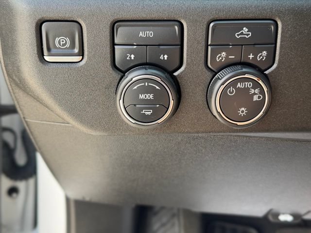 Used 2023 Chevrolet Silverado 1500 LT AWD/4WD image 14