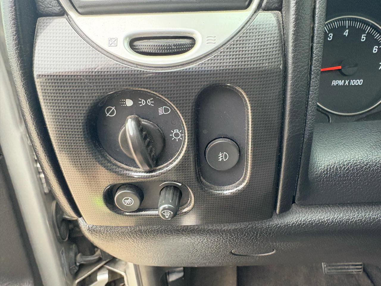 Used 2007 GMC Envoy SLE image 24