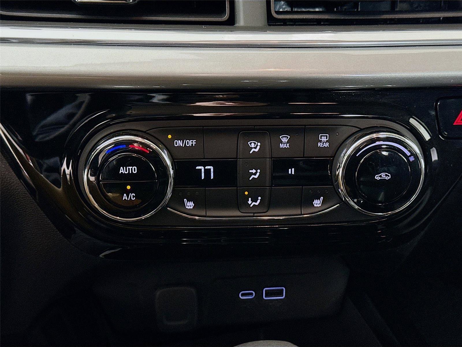 Used 2024 Chevrolet Trax LT w/ Driver Confidence Package FWD image 9