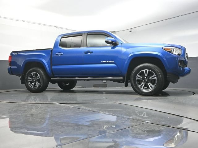 Used 2016 Toyota Tacoma TRD Sport w/ Premium & Technology Package RWD image 31